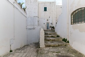 19 White Luxury Suite With Jacuzzi by Wonderful Italy