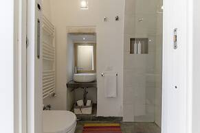 19 White Luxury Suite With Jacuzzi by Wonderful Italy