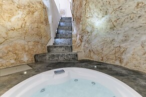 19 White Luxury Suite With Jacuzzi by Wonderful Italy