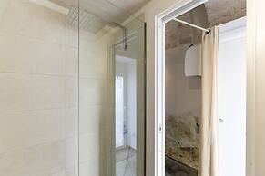 19 White Luxury Suite With Jacuzzi by Wonderful Italy