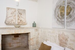 19 White Luxury Suite With Jacuzzi by Wonderful Italy