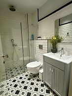 Bat Galim Seaside Retreat by Sea N' Rent