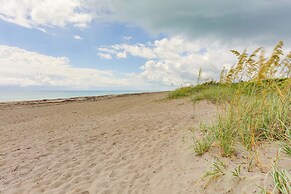 Idyllic Fort Pierce Retreat - Walk to Beach!