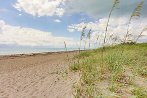 Idyllic Fort Pierce Retreat - Walk to Beach!