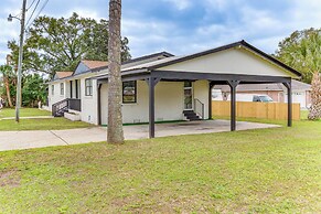 Pensacola Home w/ Covered Patio: 1 Mi to Downtown!