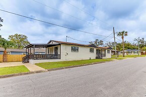 Pensacola Home w/ Covered Patio: 1 Mi to Downtown!
