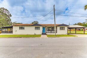 Pensacola Home w/ Covered Patio: 1 Mi to Downtown!