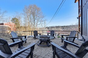 Hollister Home Across From Holiday Train Depot!