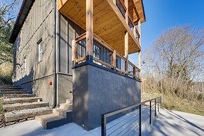 Hollister Home Across From Holiday Train Depot!