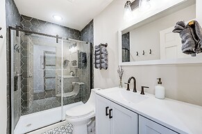 Hollister Home Across From Holiday Train Depot!