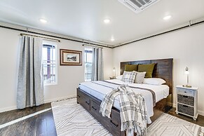 Hollister Home Across From Holiday Train Depot!