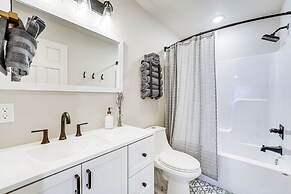 Hollister Home Across From Holiday Train Depot!