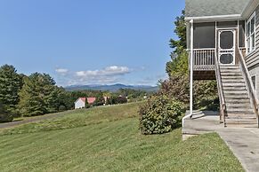 ~mountain Views~great Location~near Dupont And Pisgah Forest 3 Bedroom