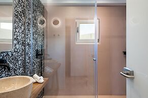 Domi Luxury Apartment by Cura Villas