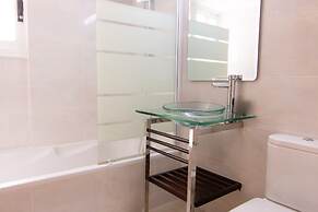 Phaedrus Living Beachfront Villa Mare