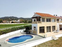 Phaedrus Living Beachfront Villa Mare