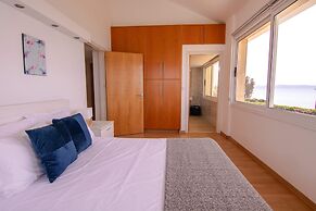 Phaedrus Living Beachfront Villa Mare