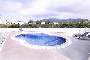 Phaedrus Living Beachfront Villa Mare