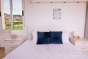 Phaedrus Living Beachfront Villa Mare