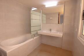 Phaedrus Living Beachfront Villa Mare