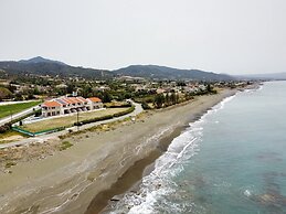 Phaedrus Living Beachfront Villa Mare