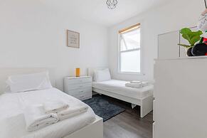 Spacious & Newly Renovated 4BD House East Ham!