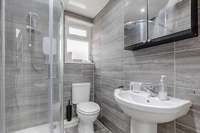 Spacious & Newly Renovated 4BD House East Ham!