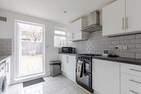 Spacious & Newly Renovated 4BD House East Ham!