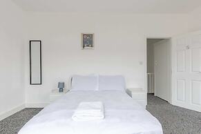 Spacious & Newly Renovated 4BD House East Ham!