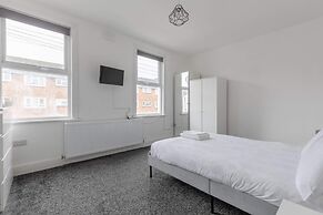 Spacious & Newly Renovated 4BD House East Ham!