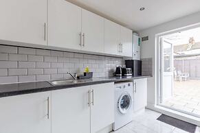 Spacious & Newly Renovated 4BD House East Ham!