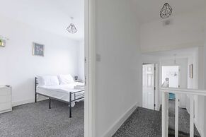 Spacious & Newly Renovated 4BD House East Ham!