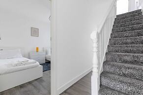 Spacious & Newly Renovated 4BD House East Ham!