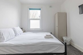 Spacious & Newly Renovated 4BD House East Ham!