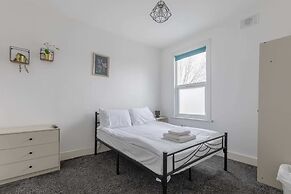 Spacious & Newly Renovated 4BD House East Ham!