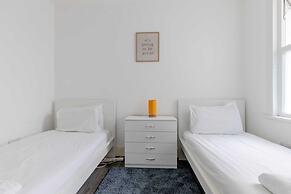 Spacious & Newly Renovated 4BD House East Ham!