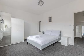 Spacious & Newly Renovated 4BD House East Ham!