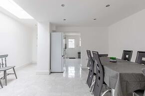 Spacious & Newly Renovated 4BD House East Ham!