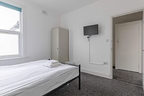 Spacious & Newly Renovated 4BD House East Ham!