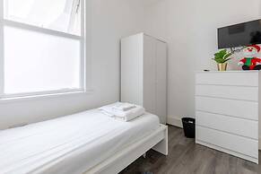 Spacious & Newly Renovated 4BD House East Ham!