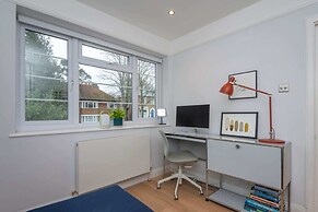 2 Bedroom Apartment - 200m From Richmond Park