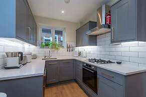2 Bedroom Apartment - 200m From Richmond Park
