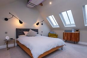 2 Bedroom Apartment - 200m From Richmond Park