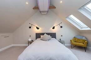 2 Bedroom Apartment - 200m From Richmond Park