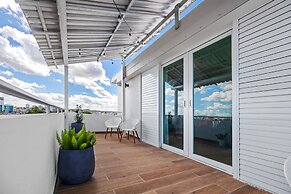 Casa Elena by Otium