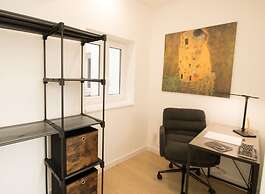 Stylish & Modern Apartment