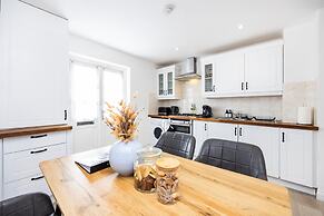 2br- Smart Tvs- Fast Wifi, Free Parking & Sofa Bed