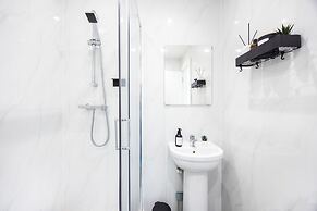 2br- Smart Tvs- Fast Wifi, Free Parking & Sofa Bed