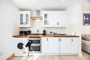 2br- Smart Tvs- Fast Wifi, Free Parking & Sofa Bed