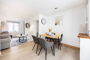 2br- Smart Tvs- Fast Wifi, Free Parking & Sofa Bed